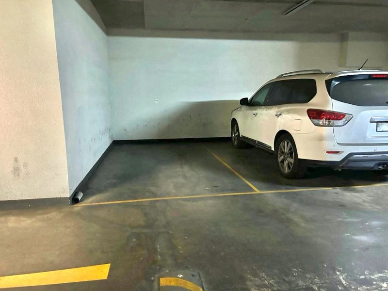 Cómodo Estacionamiento y Buena Ubicación San Miguel