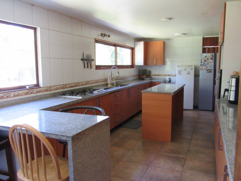 Parcela en Condominio Con 2 Casas y Cabaña.