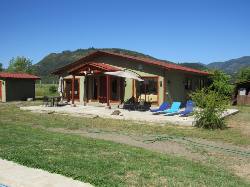 Parcela en Condominio Con 2 Casas y Cabaña.