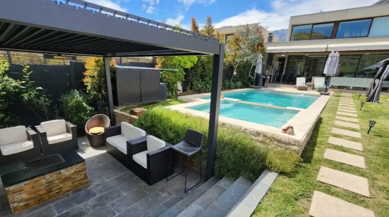 Casa en Arriendo 5 Dorm Chicureo