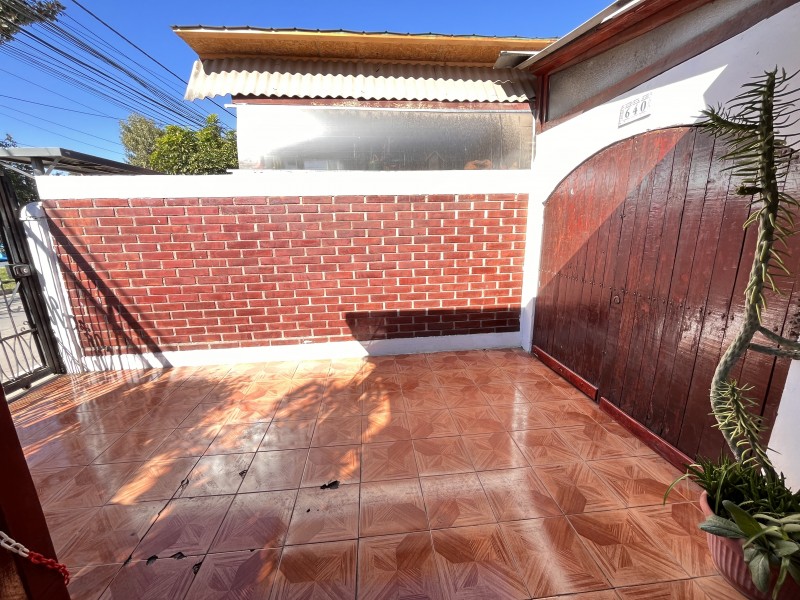 Hermosa Casa 2D 1B, Antejardin y Patio, Quilicura.