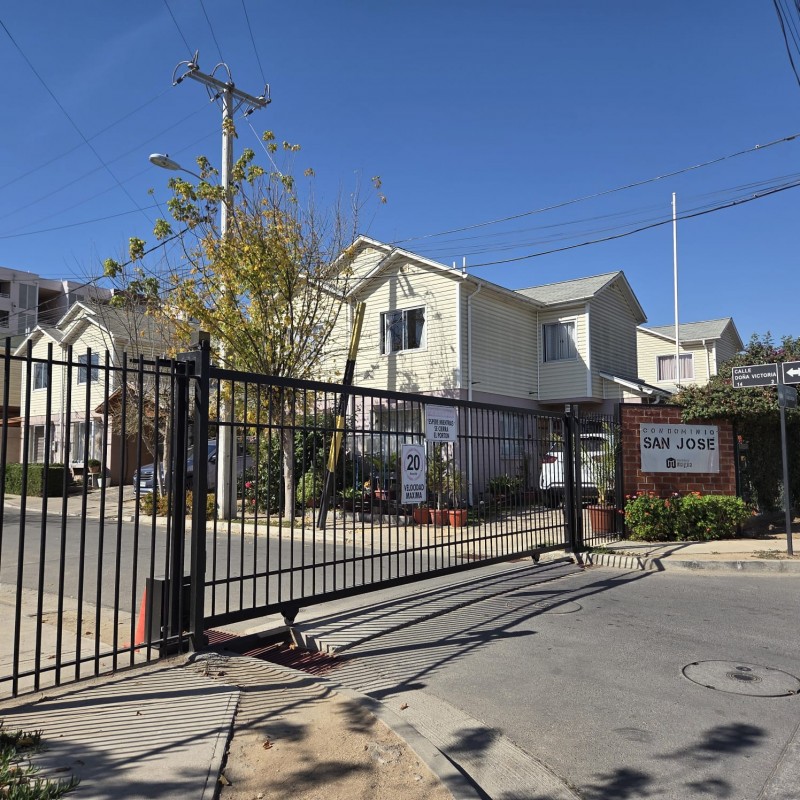 Se Vende Hermosa Casa en Condominio, Limache