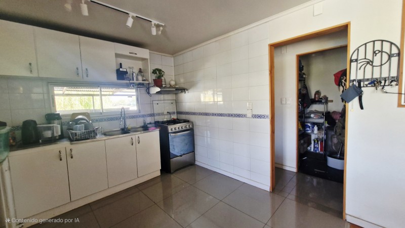 Galpon,bodega,1 Continente y Casa en 2 Piso.