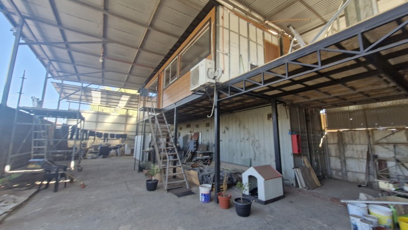 Galpon,bodega,1 Continente y Casa en 2 Piso.