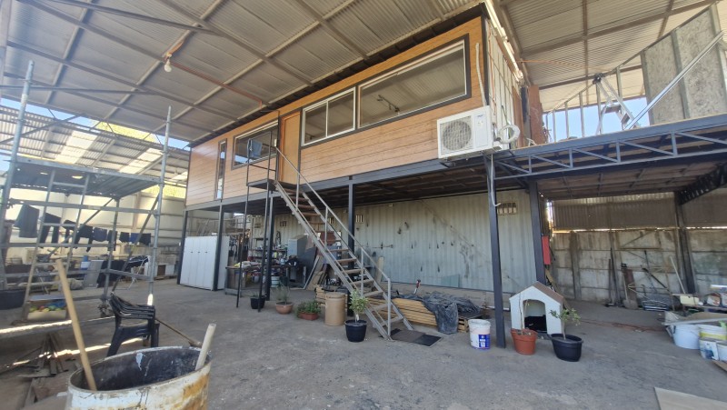 Galpon,bodega,1 Continente y Casa en 2 Piso.