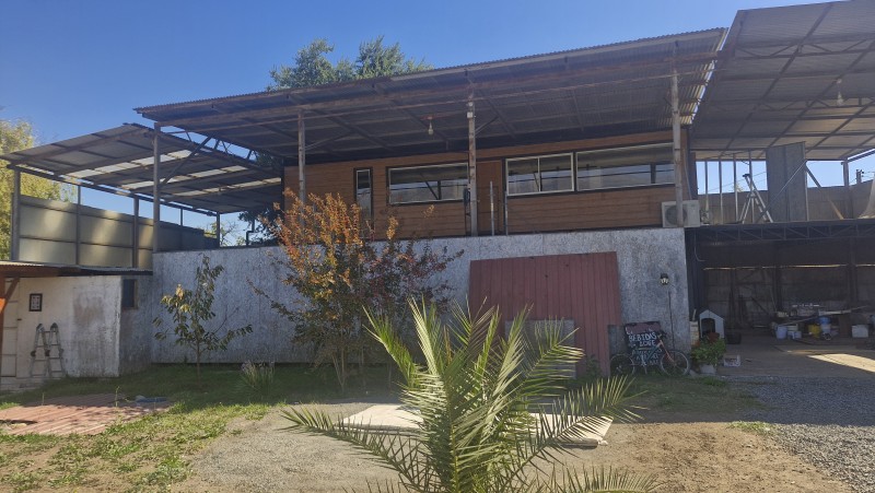 Galpon,bodega,1 Continente y Casa en 2 Piso.
