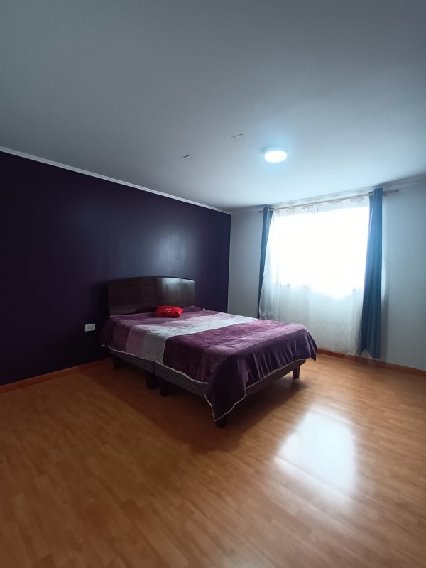 Casa 4D/1B en Dos Pisos Con Estacionamiento - Coquimbo