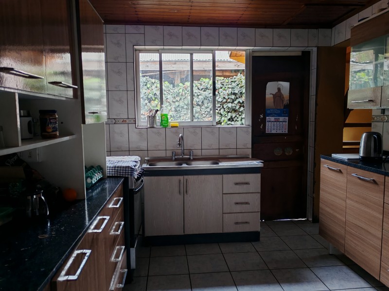 Amplia Casa Con Gran Terreno y Excelente Ubicación