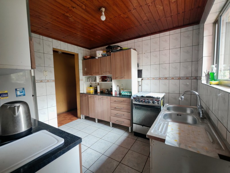 Amplia Casa Con Gran Terreno y Excelente Ubicación