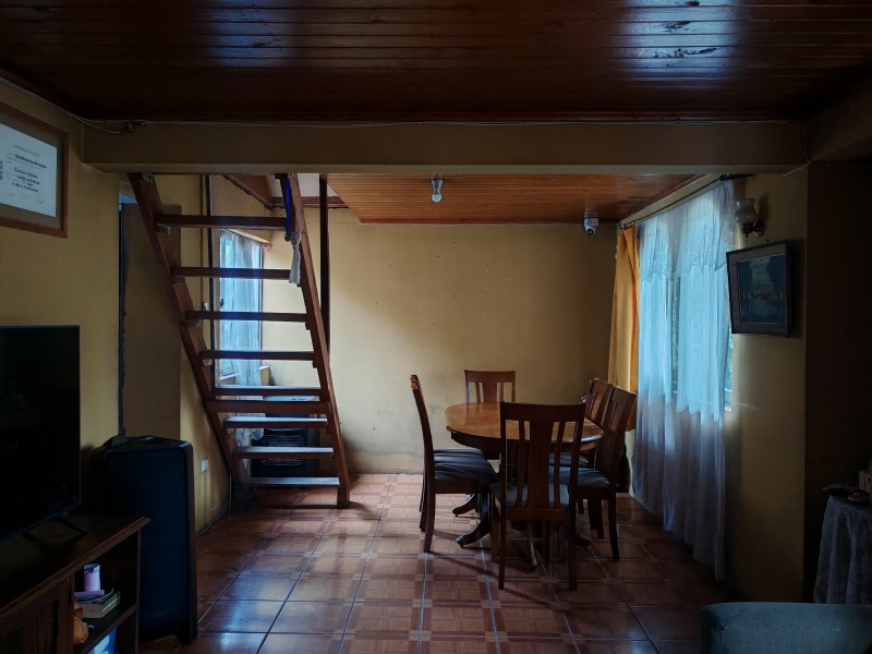 Amplia Casa Con Gran Terreno y Excelente Ubicación