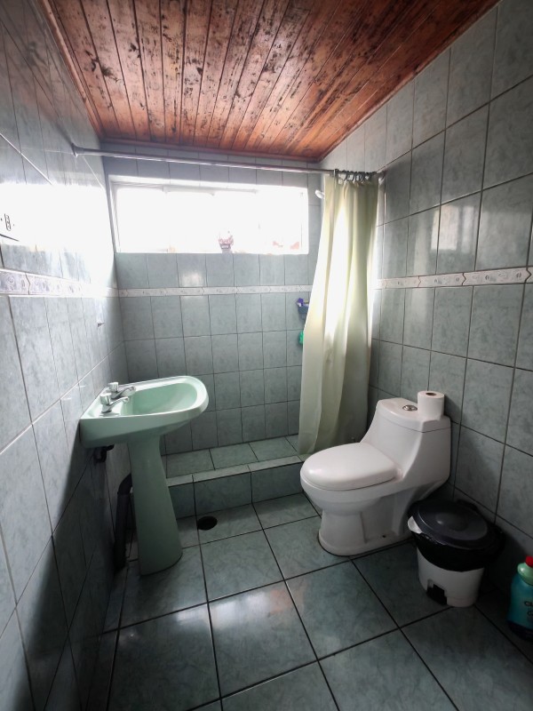 Amplia Casa Con Gran Terreno y Excelente Ubicación