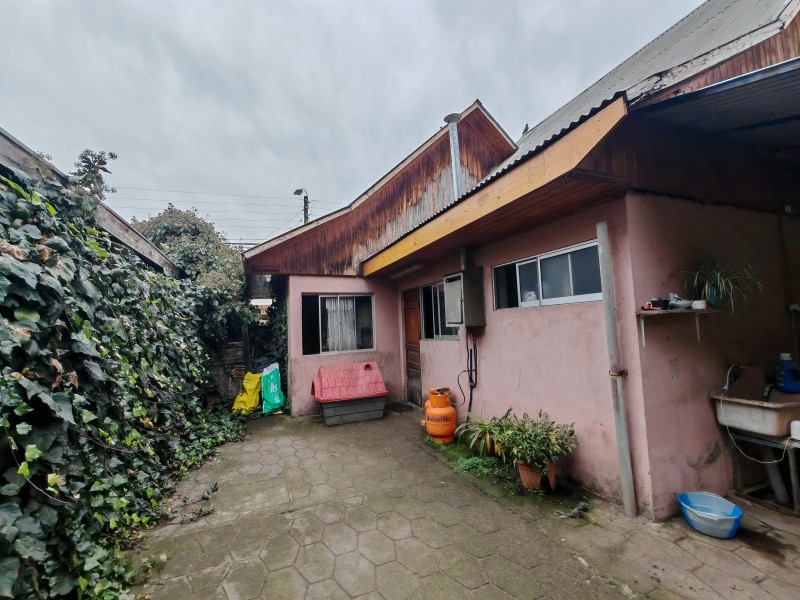 Amplia Casa Con Gran Terreno y Excelente Ubicación