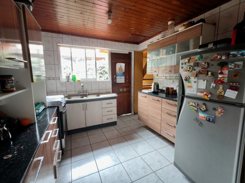Amplia Casa Con Gran Terreno y Excelente Ubicación