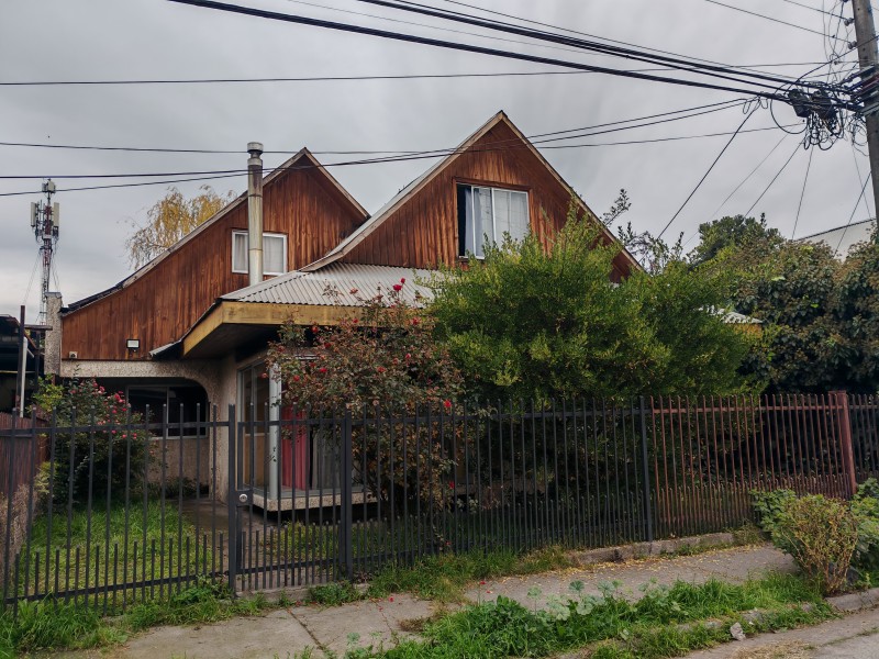Fotografía de Amplia Casa Con Gran Terreno y Excelente Ubicación