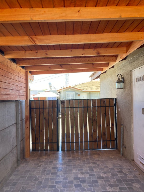 en Arriendo Casa Ubicada en Condominio Altos de Machali.