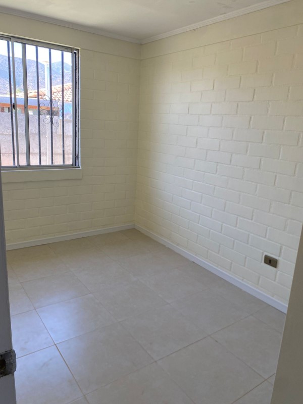 en Arriendo Casa Ubicada en Condominio Altos de Machali.