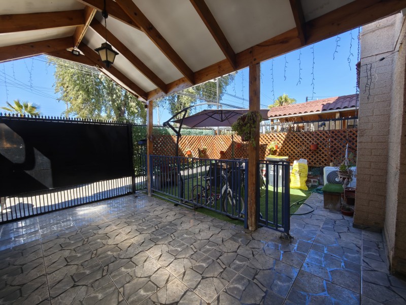 Se Vende Casa Ampliada en Av. Cuatro Poniente, Maipú