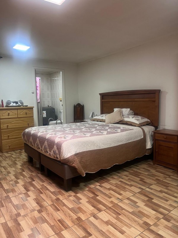 Se Vende Casa Con Amplio Terreno en Estación Central