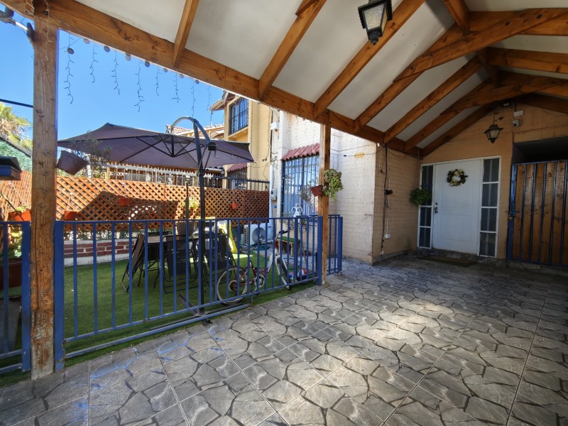 Se Vende Casa Ampliada en Av. Cuatro Poniente, Maipú