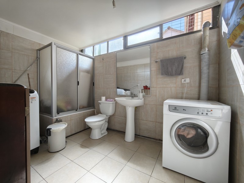 Se Vende Casa Ampliada en Av. Cuatro Poniente, Maipú