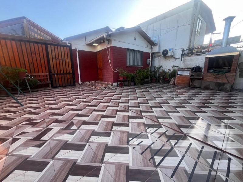 Se Vende Casa Con Amplio Terreno en Estación Central