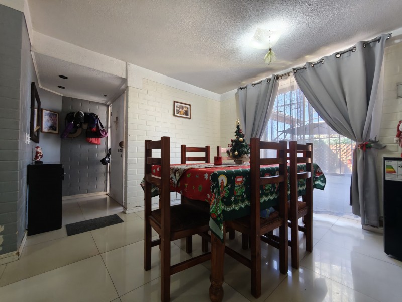 Se Vende Casa Ampliada en Av. Cuatro Poniente, Maipú