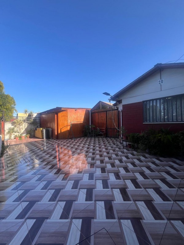 Se Vende Casa Con Amplio Terreno en Estación Central