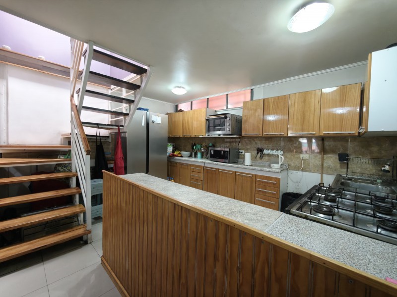 Se Vende Casa Ampliada en Av. Cuatro Poniente, Maipú