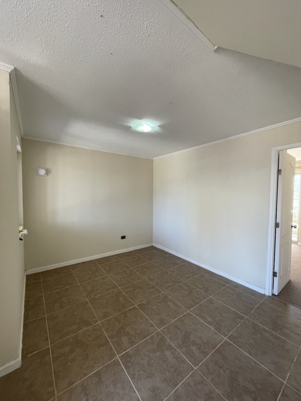 Casa en Arriendo, A 1 Cuadra Colegio Concepcion Linares