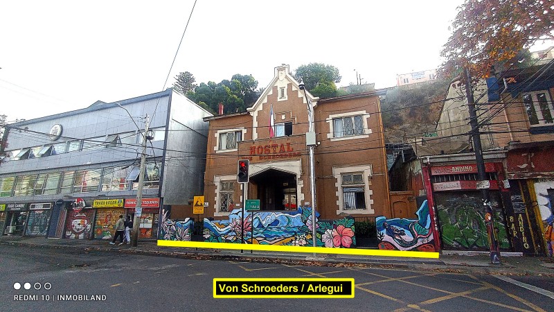 Gran Inmueble Comercial con Negocio : Hostal Von Schroeders