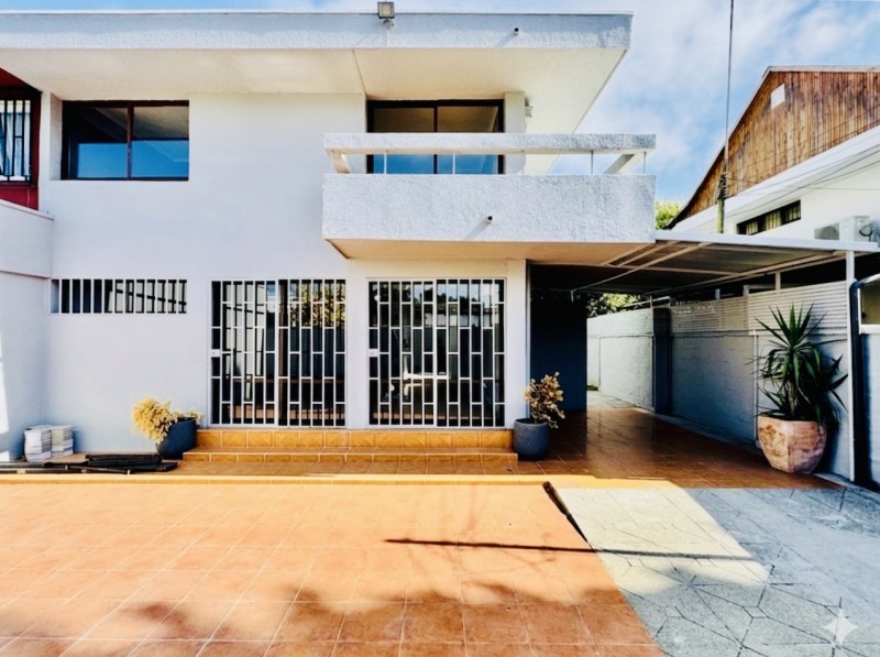 Fotografía de Casa Centrica y Remodelada en Venta