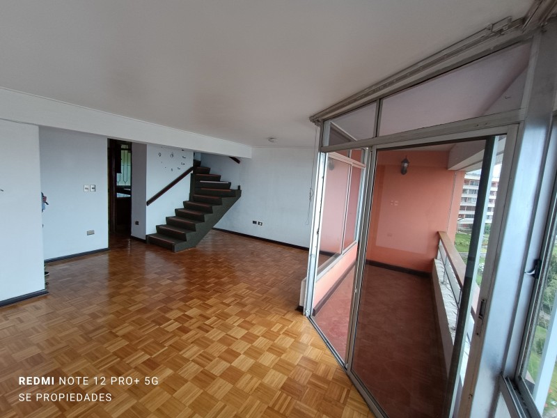 Vendo Amplio Depto. Dúplex 2D-2B-1E en Cond. Anakena, Viña