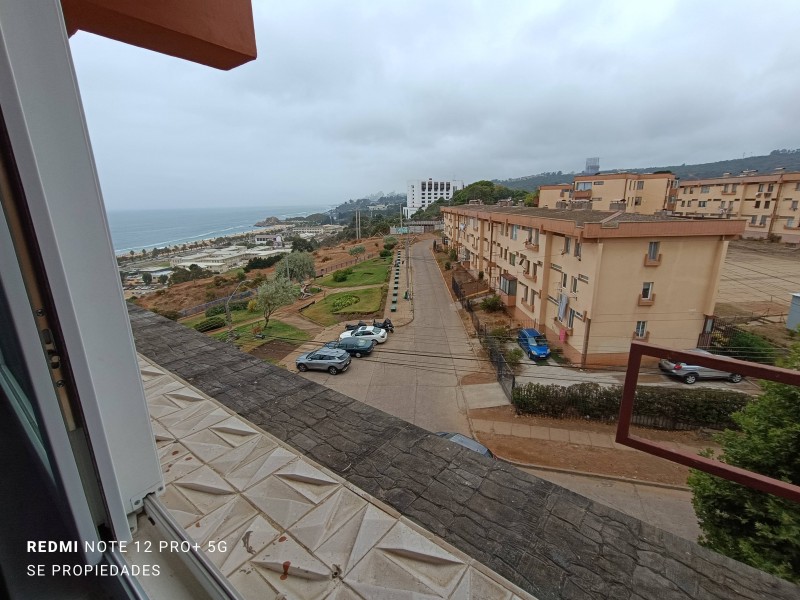 Vendo Amplio Depto. Dúplex 2D-2B-1E en Cond. Anakena, Viña