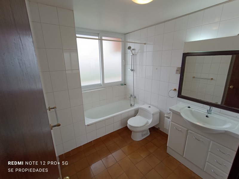 Vendo Amplio Depto. Dúplex 2D-2B-1E en Cond. Anakena, Viña