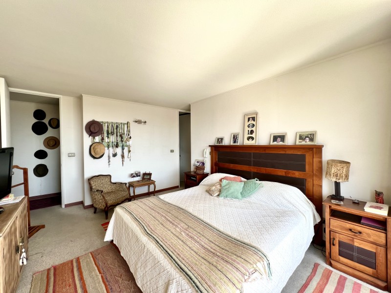 Amplio, Vista Despejada, 4D/4B + Sala de Estar, 3E/1B