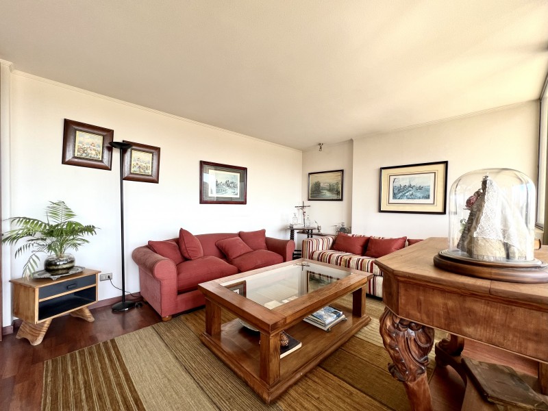 Amplio, Vista Despejada, 4D/4B + Sala de Estar, 3E/1B