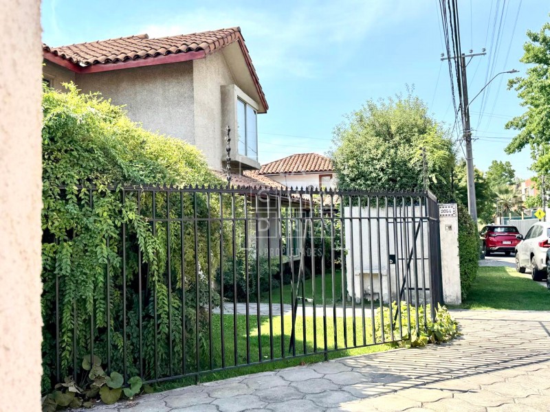 Amplia, Bien Distribuida y Barrio Tranquilo 5D 4B + Estar