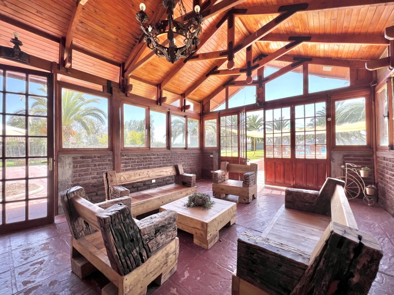 Gran Casa Con Parque, 5D4B + Estar + Depto + Bodegas