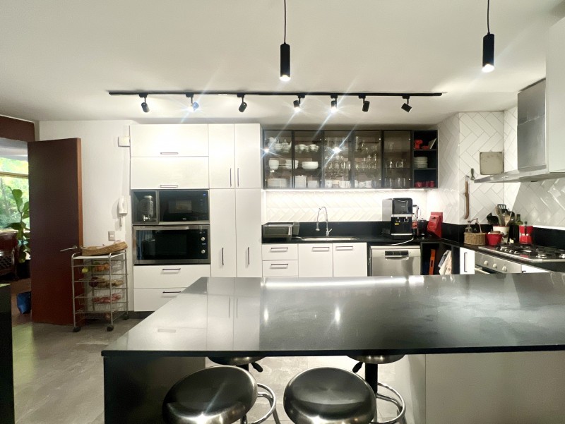 Amoblado, Vista Al Club de Golf, 3D3B+Estar+2E1B