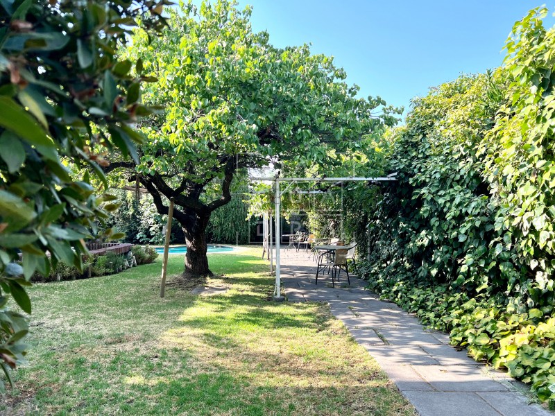 Gran Terreno, Ideal Townhouse