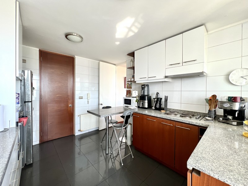 Amplio, Vista Despejada, 4D/4B + Sala de Estar, 3E/1B