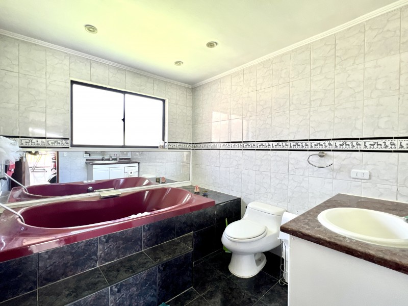 Gran Casa Con Parque, 5D4B + Estar + Depto + Bodegas