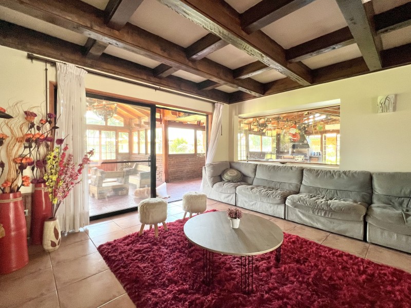 Gran Casa Con Parque, 5D4B + Estar + Depto + Bodegas