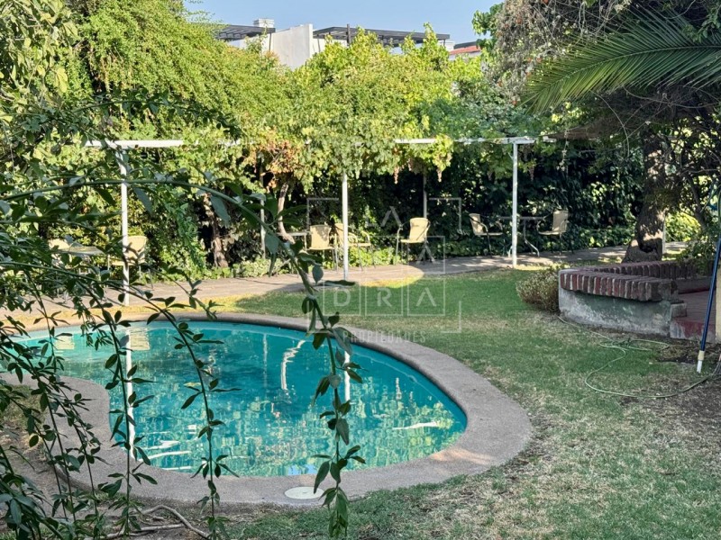 Gran Terreno, Ideal Townhouse