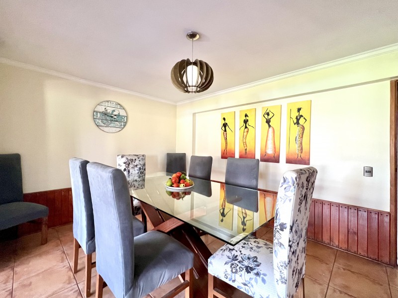 Gran Casa Con Parque, 5D4B + Estar + Depto + Bodegas