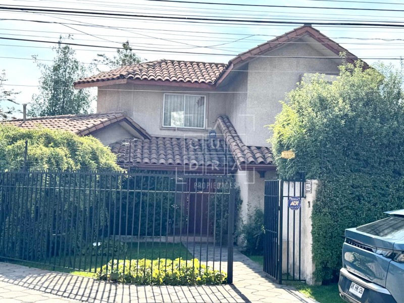 Amplia, Bien Distribuida y Barrio Tranquilo 5D 4B + Estar