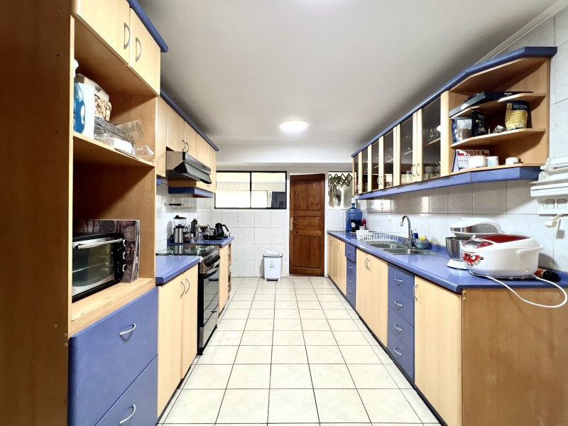 Gran Casa Con Parque, 5D4B + Estar + Depto + Bodegas