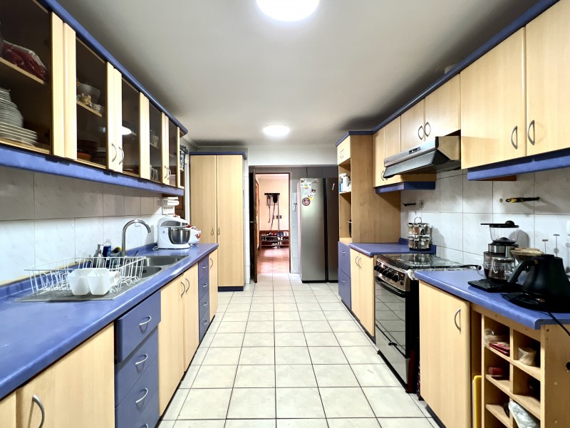 Gran Casa Con Parque, 5D4B + Estar + Depto + Bodegas