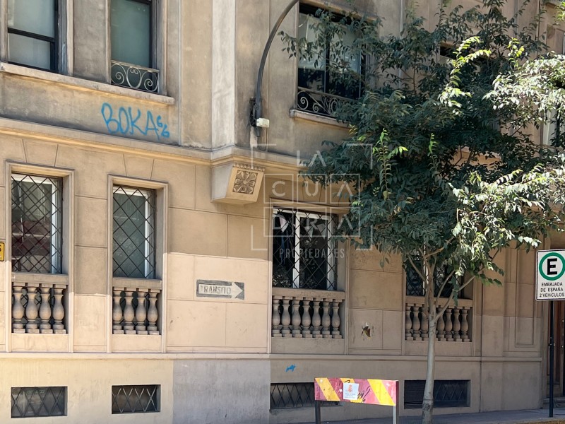 Clásico, Bien Coservado, Metros Salvador-Huelén-M.montt