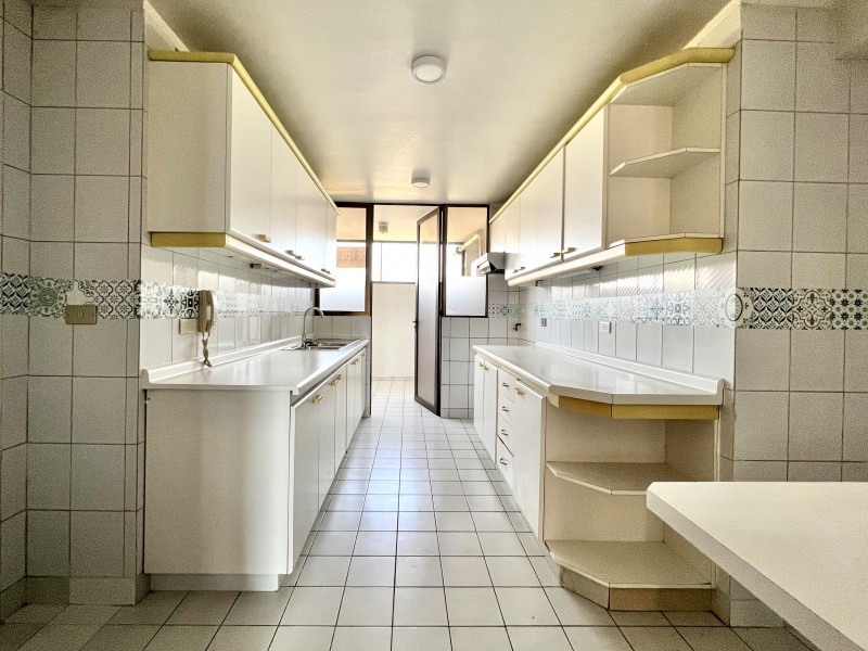 Espacios Amplios, Gran Terraza y Vista 4D3B+2E1B